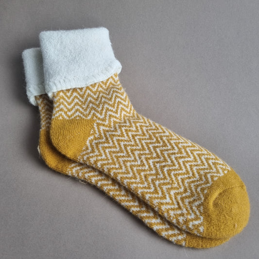 Warm socks in wool mix - Yellow / Herringbone (Ladies)