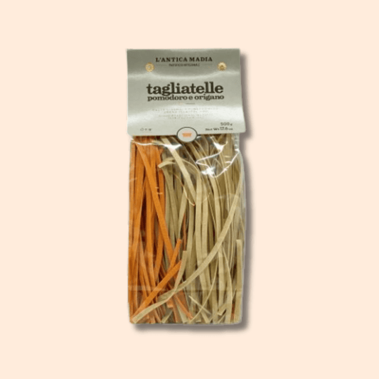 Tagliatelle med tomat og oregano