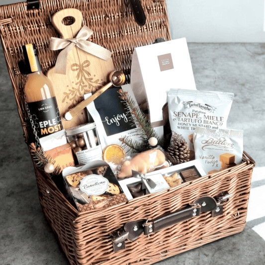 Gift basket with seasonal items (supplied together)